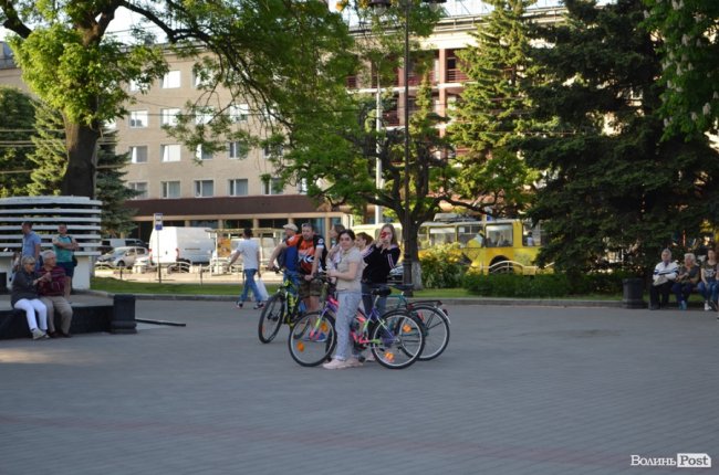 У центрі Луцька – святковий виступ оркестру. ФОТО