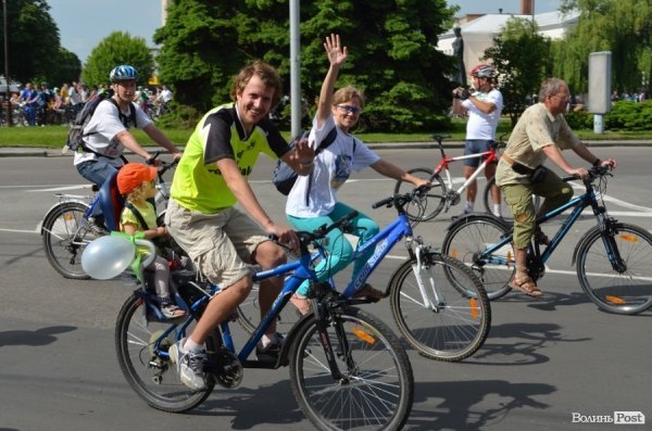 Велодень у Луцьку зібрав більше тисячі людей. ФОТО 