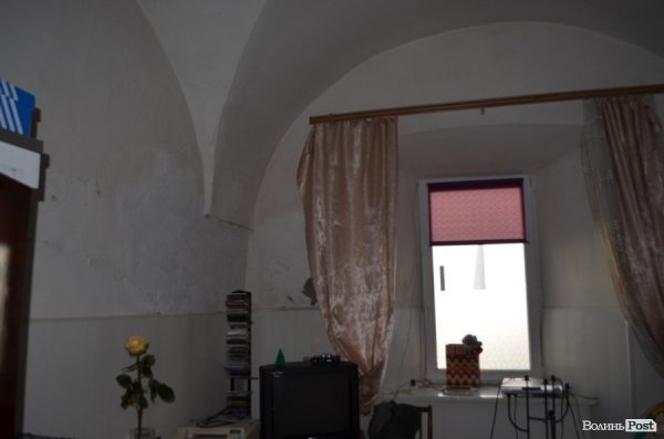 Історія без терміну давності: за мешканців аварійного будинку «взялися» у Луцькраді. ФОТО