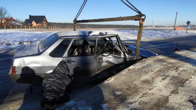 Занесло на зустрічну смугу: через ожеледицю поблизу Луцька зіштовхнулися два авто.ФОТО