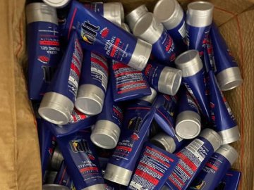 На «Ягодині» у гуманітарному вантажі виявили контрабандний крам на понад 5 мільйонів. ФОТО