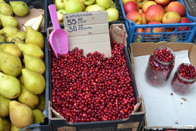 Гарбузи, журавлина та обліпиха: скільки на луцькому ринку коштують дари осені