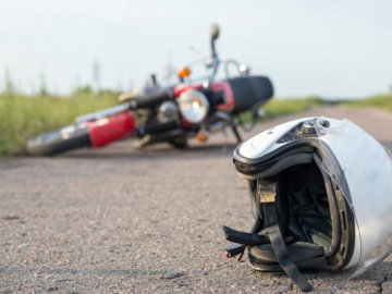 У місті на Волині  зіткнулися легковик та мотоцикл: постраждав 17-річний водій Honda