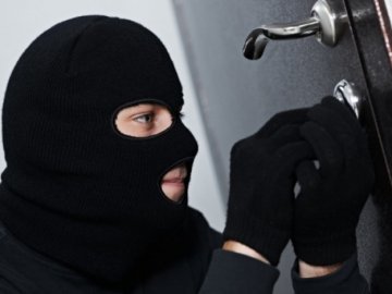 Крав прикраси, дитячі скарбнички  і фарш: на Волині судили квартирного злодія