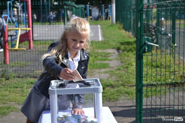 Благодійно, красиво, урочисто: як відсвяткували старт навчання у ліцеї Ковеля. ФОТО