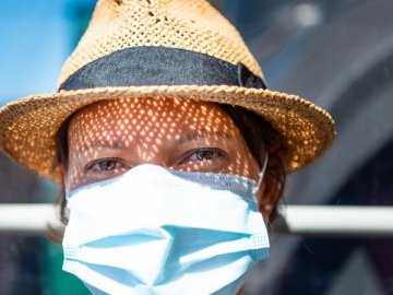 Вчені довели, що сонячне світло швидко знищує коронавірус: проте є умови