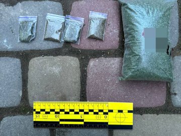 У Луцьку на вулиці у 37-річного чоловіка знайшли наркотики