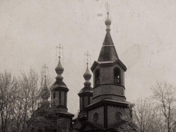 Збудована без жодного цвяха: у мережі опублікували ретросвітлини волинської церкви