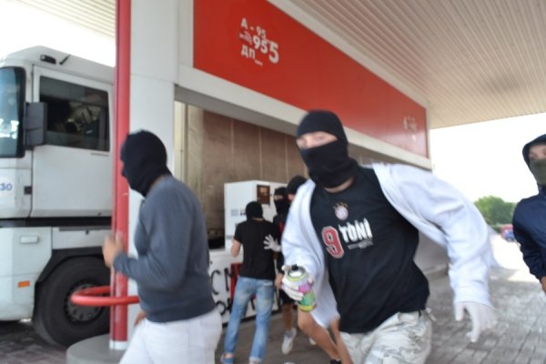 У Луцьку влаштували антипутінську акцію на російській заправці. ФОТО. ВІДЕО