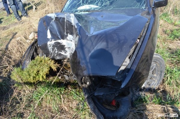 Аварія у Луцьку: легковик протаранив опору ліній електропередач. ФОТО. ВІДЕО