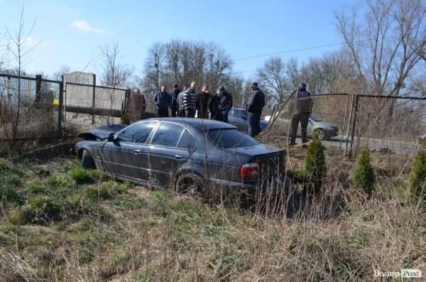 Аварія у Луцьку: легковик протаранив опору ліній електропередач. ФОТО. ВІДЕО