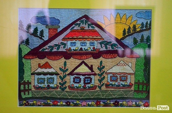 У Луцьку відкрили виставку вишивки Анжеліки Рудницької. ФОТО