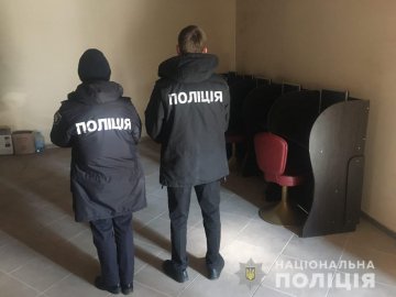 У Луцьку небайдужі «здали» поліції підпільний гральний заклад. ФОТО