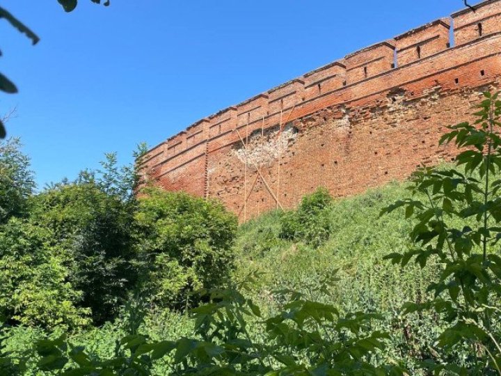 У Луцькому замку обсипалася частина зовнішнього муру