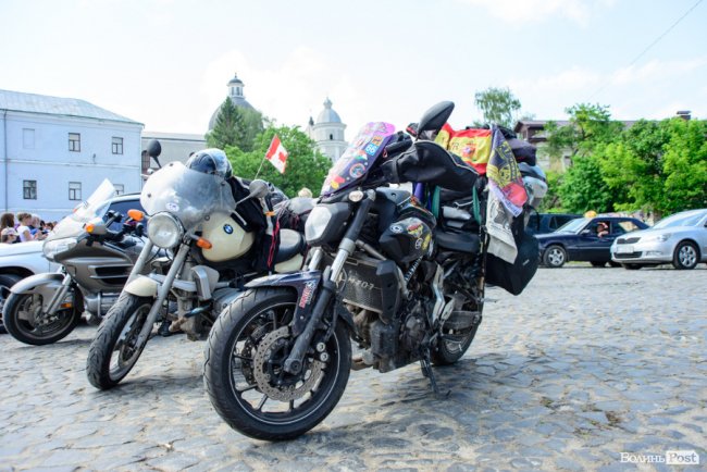Леді на мотоциклах: у Луцьк приїхали байкерки з декількох країн. ФОТО