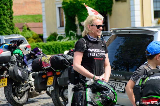 Леді на мотоциклах: у Луцьк приїхали байкерки з декількох країн. ФОТО
