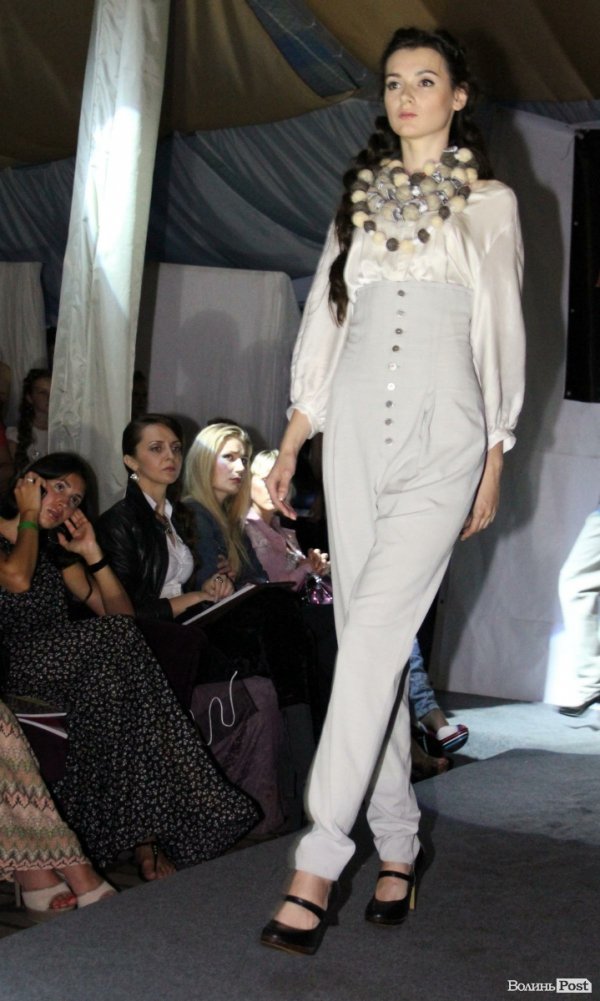 Довгоногі красуні, купальники, сукні: День моди в Луцьку. ФОТО