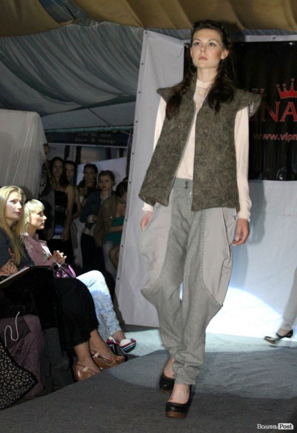 Довгоногі красуні, купальники, сукні: День моди в Луцьку. ФОТО