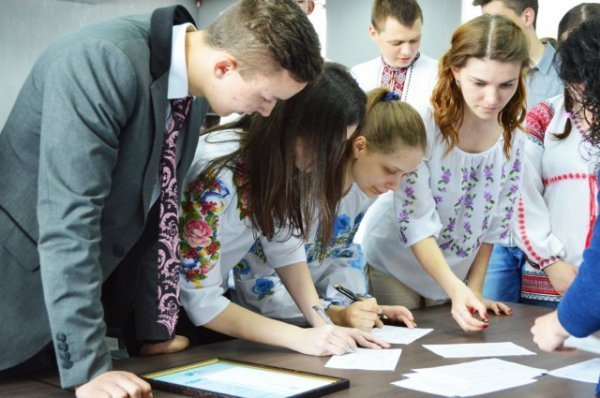 У Луцьку нагородили найкращих випускників. ФОТО