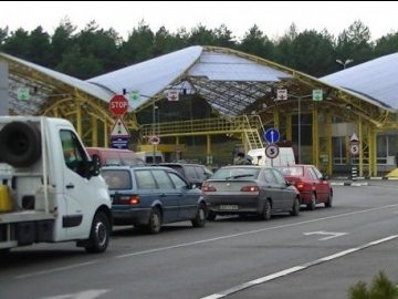 На «Ягодині» волинські митники вилучили комбайн у підприємця