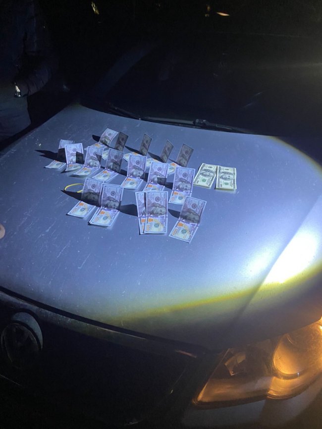 Волинянин за 4500 доларів організовував незаконний виїзд громадян за кордон