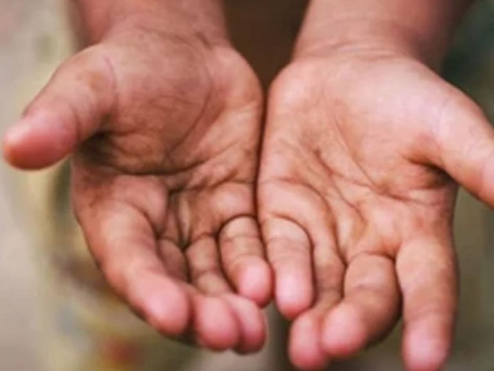 На Волині матір залишила малолітніх дітей на вулиці, а ті жебракували