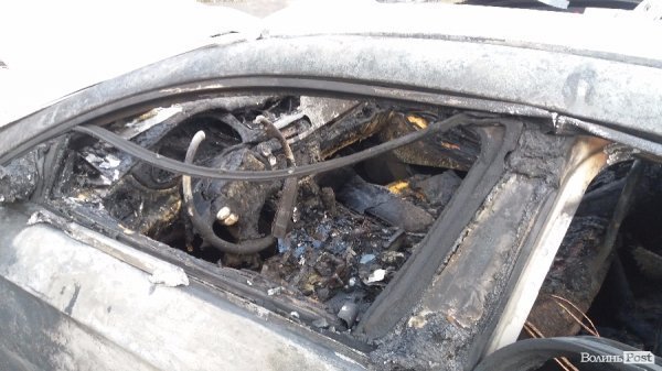 Спалений «Мерседес» належить сину злодія в законі. ФОТО