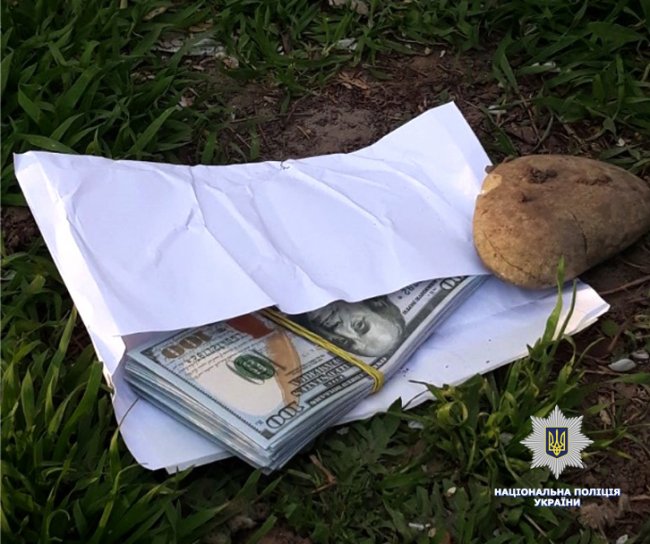 У Львові викрили банду, яка вимагала у чоловіка 20 тисяч доларів