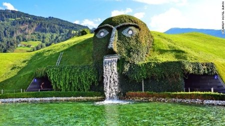 Swarovski Crystal Head Fountain (Австрія)