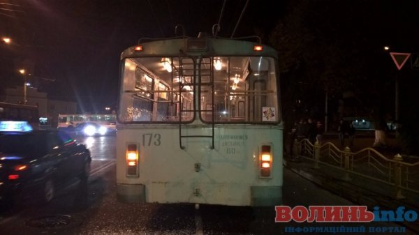 У Луцьку не розминулися два тролейбуси. ФОТО