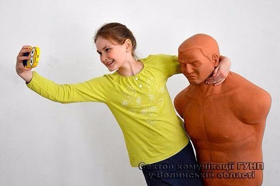 Луцькі школярі завітали до поліцейських. ФОТО