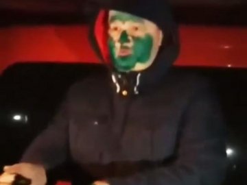 Покарали зеленкою: у Рівному таксисти провчили пасажира-«зайця». ВІДЕО 