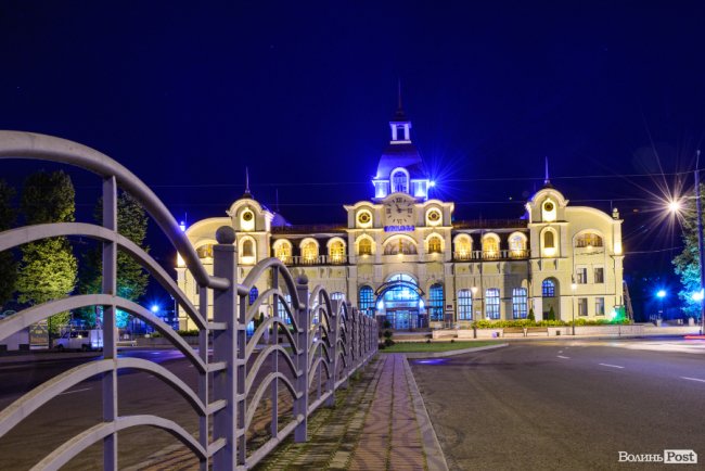 Магія світла: луцький фотограф поділився запохлюючими світлинами нічного міста