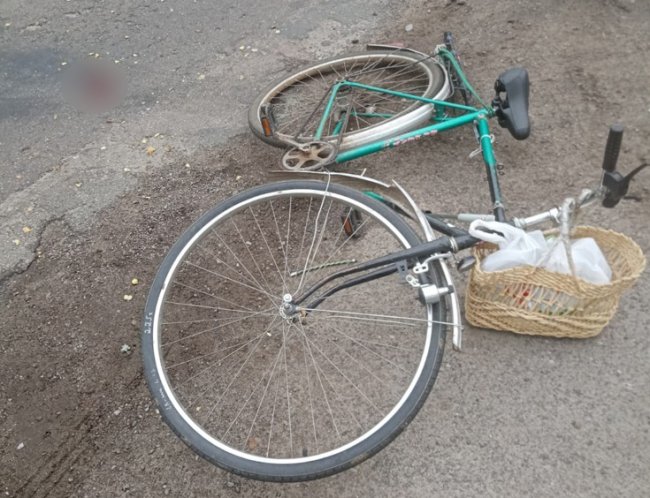 На Волині під колеса автомобіля потрапив 73-річний велосипедист