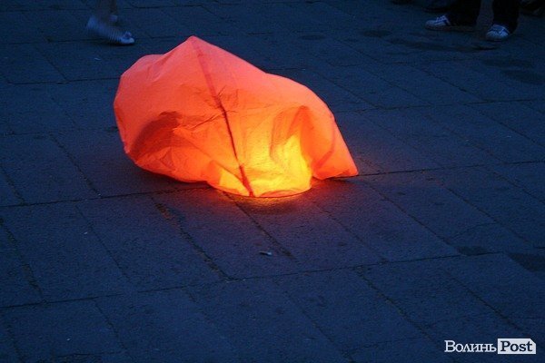 У Луцьку зізнавалися в коханні на небі. ФОТО