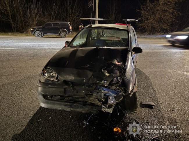 При виїзді з Луцька зіткнулися авто та мотоцикл: є постраждалі