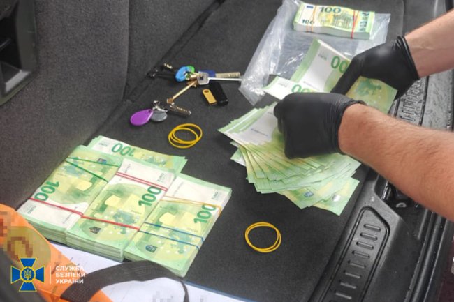 Посадовиця Торгово-промислової палати вимагала 100 тисяч євро у виробника дронів, - СБУ