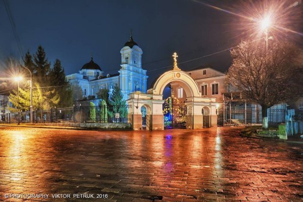 Опублікували вражаючі фото вечірнього Луцька