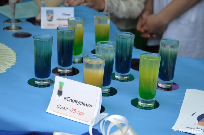 Від мініатюрних тістечок до величезних гойдалок: у центрі Луцька – свято професійної освіти. ФОТО