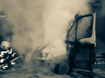 У Луцьку вночі горів автомобіль