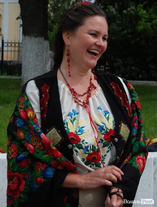 У Луцьку хотіли скласти найдовший рушник, але не змогли. ФОТО 