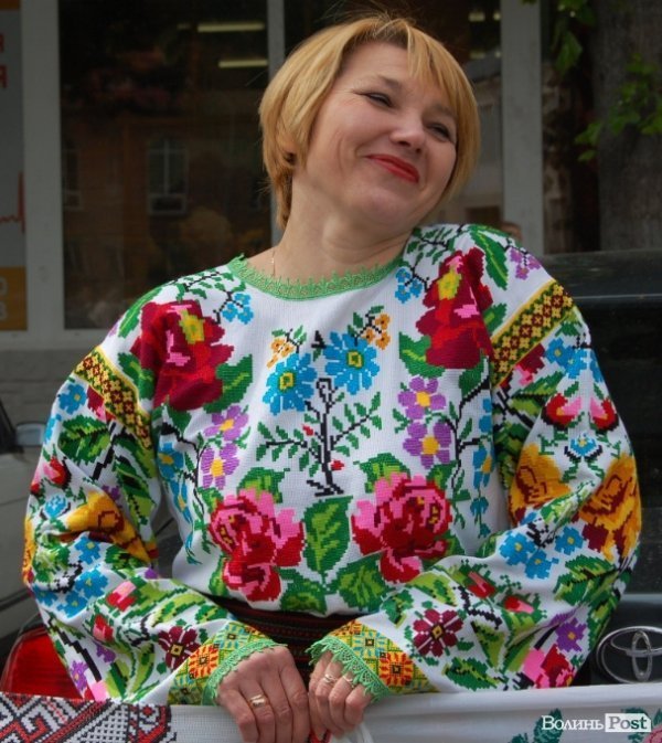 У Луцьку хотіли скласти найдовший рушник, але не змогли. ФОТО 