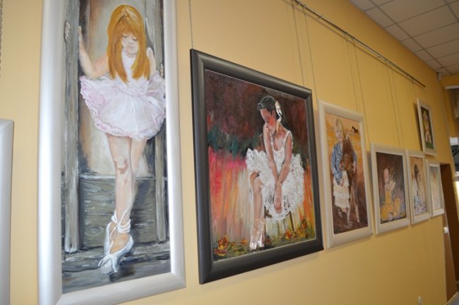 Анонімний меценат з Нідерландів виставив свої картини у Ковелі