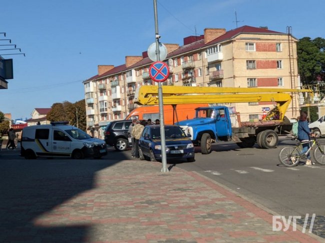 На Волині в ДТП потрапив автокран. ФОТО