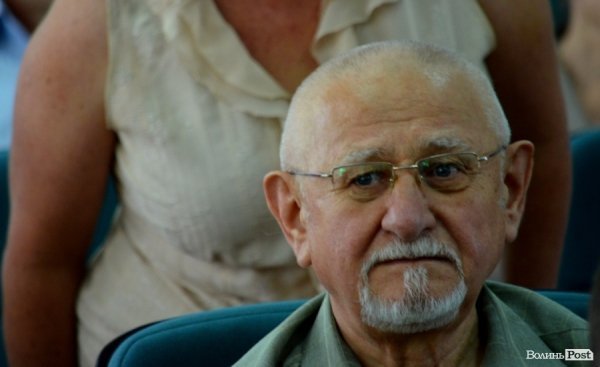 Романюк відзначив трудові колективи, бійців АТО та волонтерів. ФОТО