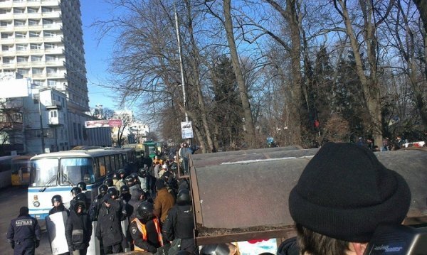 Верховну Раду пікетують тисячі майданівців. ФОТО