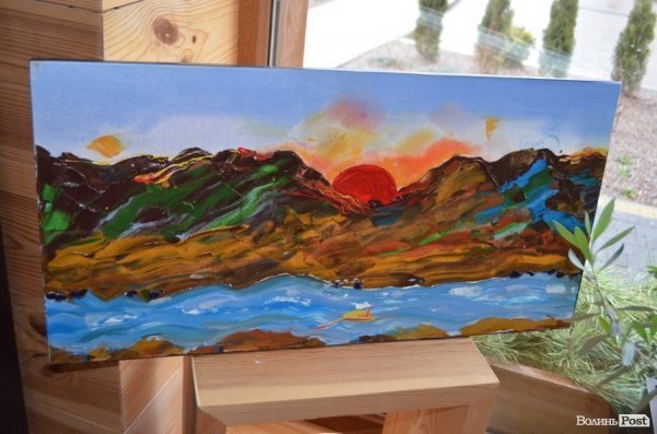 У Луцьку - аукціон картин, гроші з якого витратять на спорядження для Майі Москвич. ФОТО