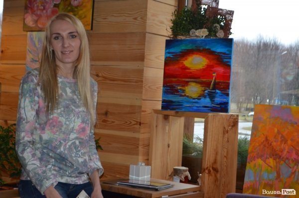 У Луцьку - аукціон картин, гроші з якого витратять на спорядження для Майі Москвич. ФОТО