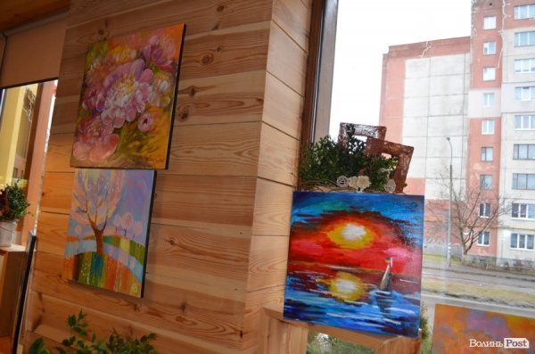 У Луцьку - аукціон картин, гроші з якого витратять на спорядження для Майі Москвич. ФОТО