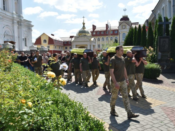 У Луцьку попрощалися з двома Героями